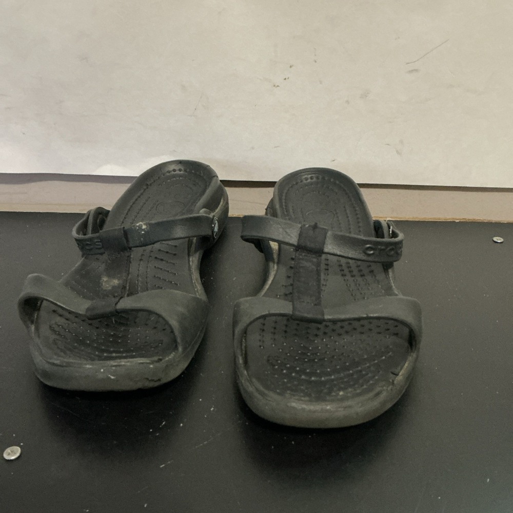 Crocs Black Cleo III T Strap Slide Sandals Womens Size 8 Open Toe Shoe Flaw